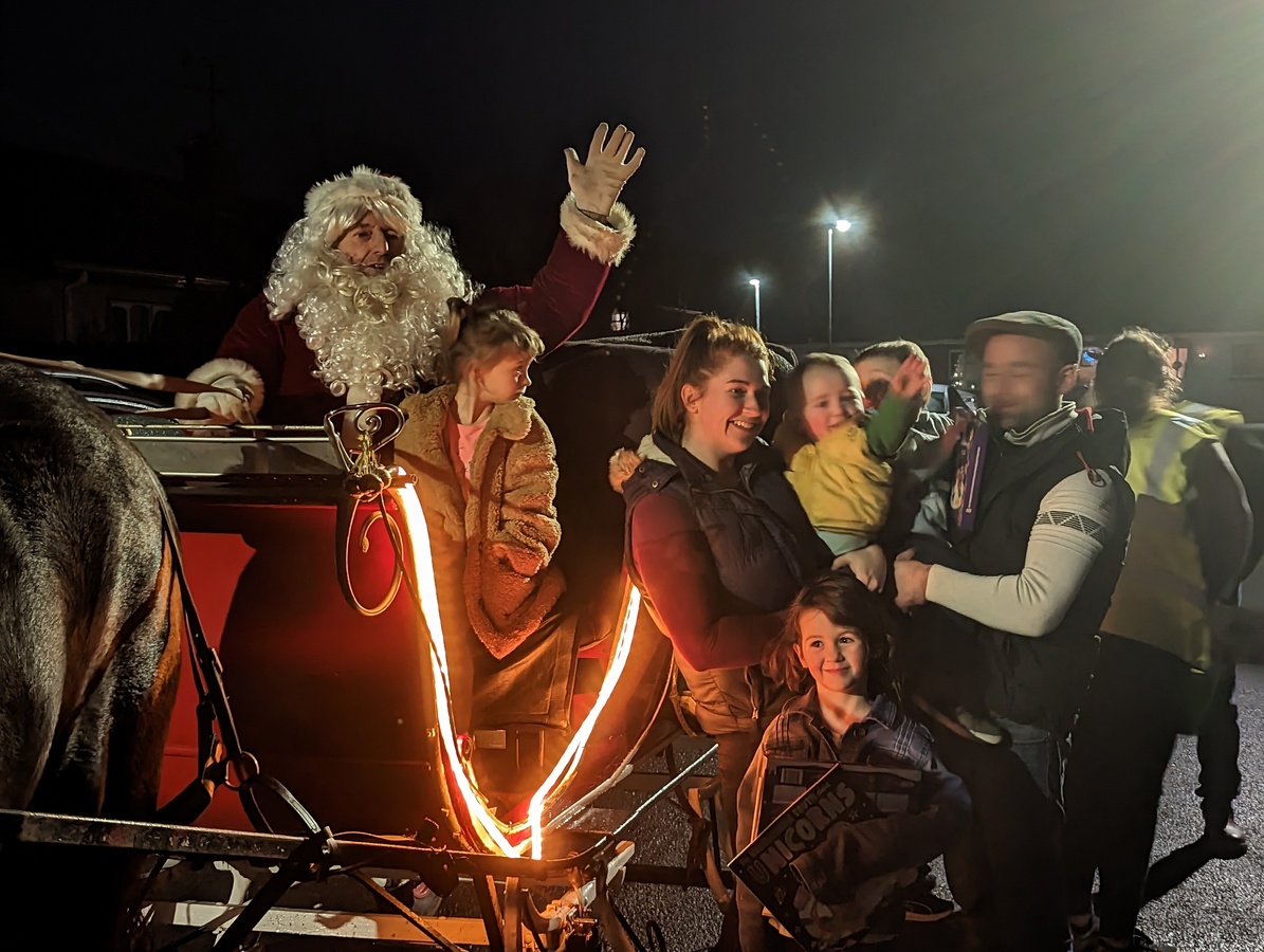 Santa Visits Killen 2022 - Claremount Drive   (11)